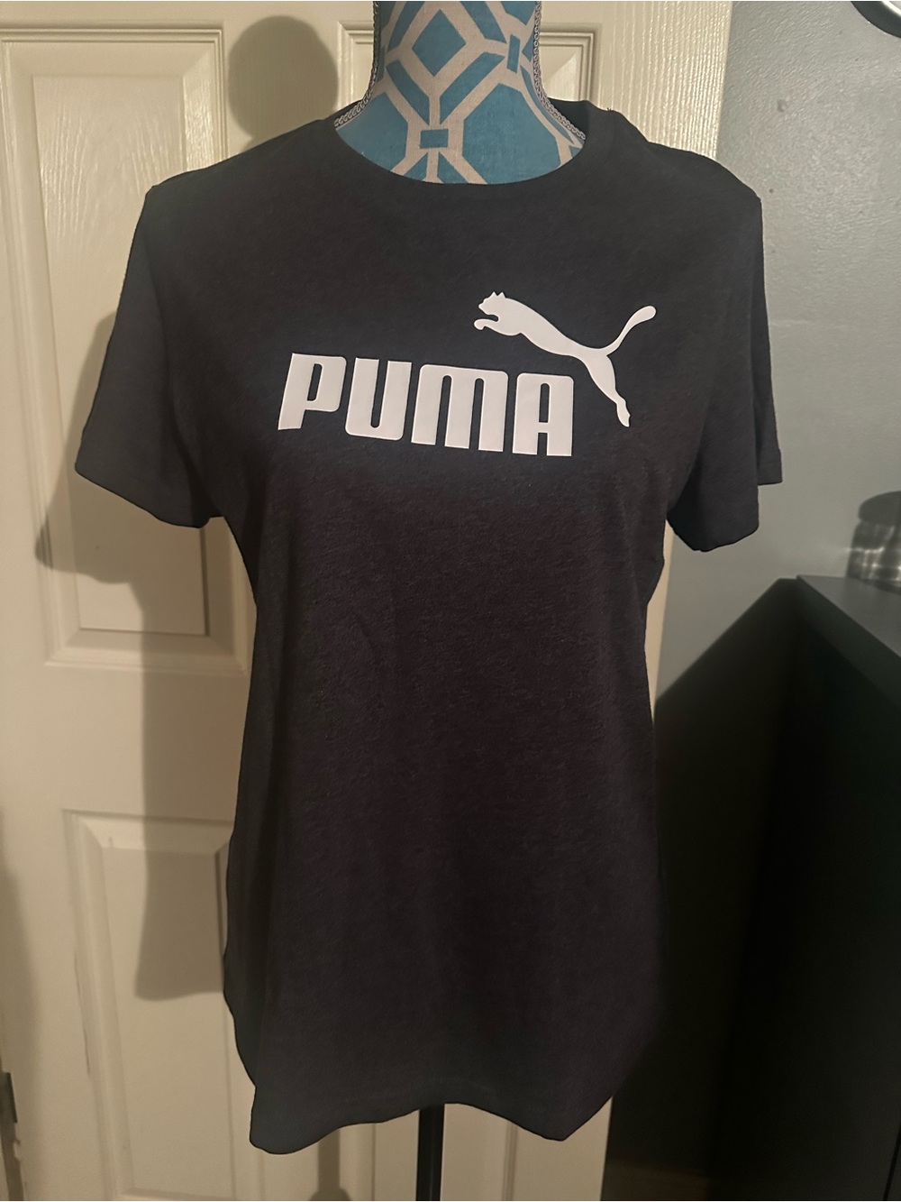 PUMA Essentials No. 1 Logo Women’s T-Shirt Dark Gray Heather Size Large NWT